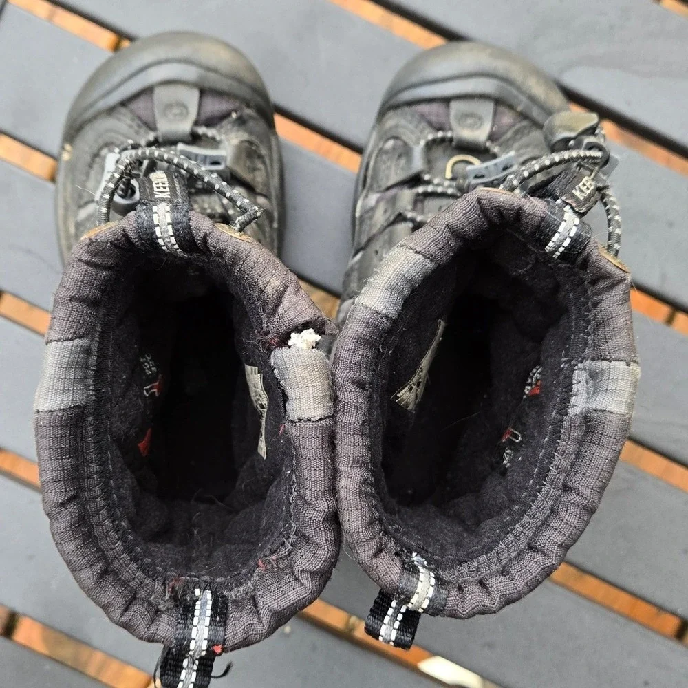 Keen Kids Waterproof Winter Boots Black Charcoal Bungee Lace Size 11 US 29 EU